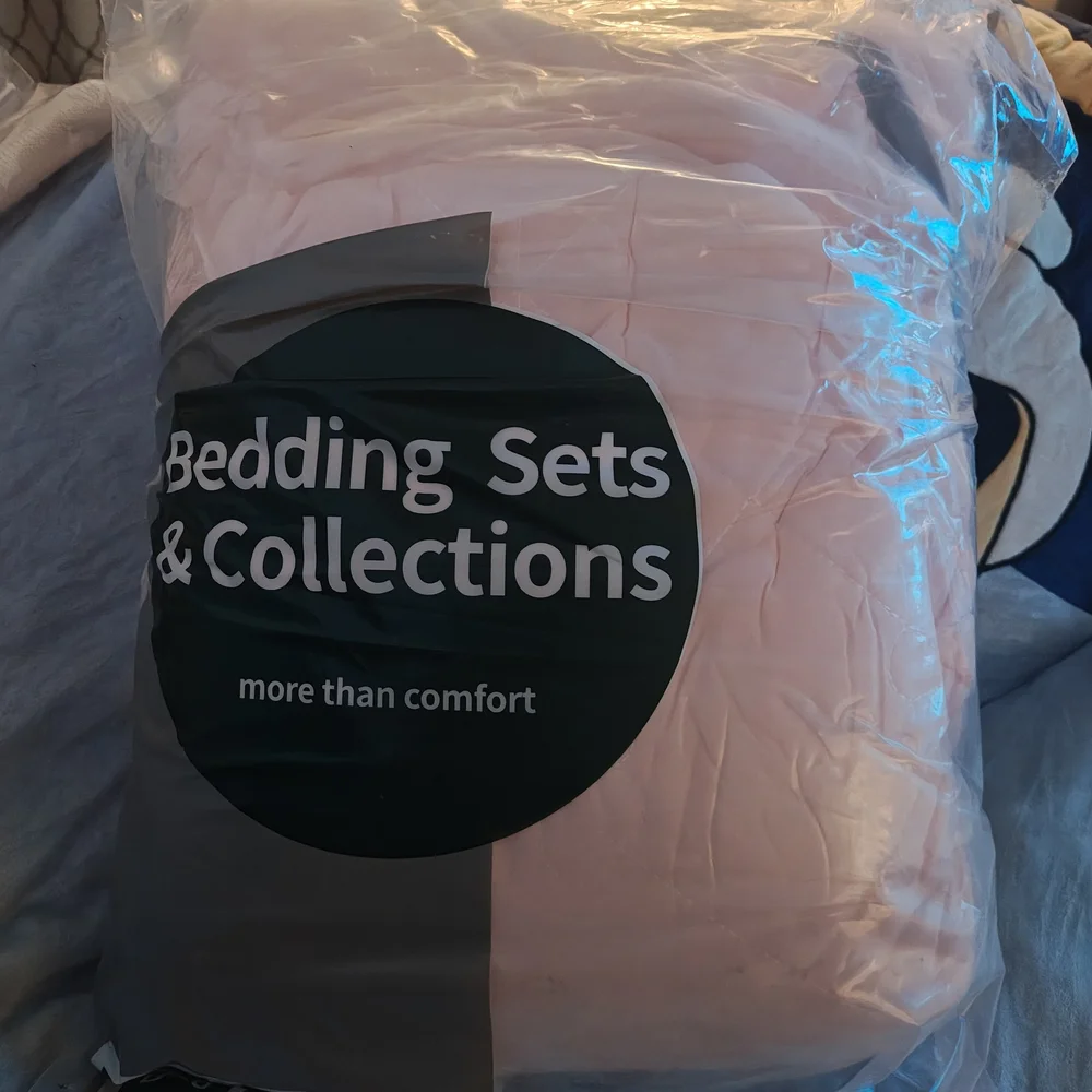 Waterproof Pink Quilted Mattress Protector - Picture 4 of 5